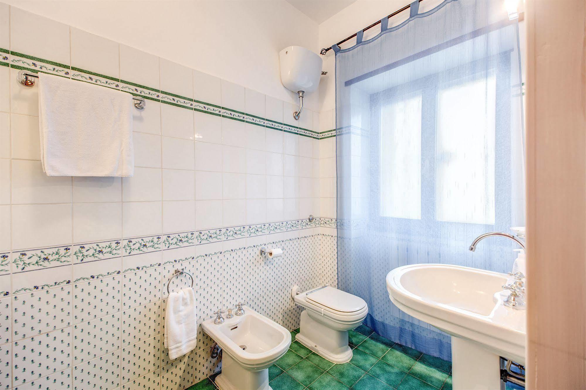 Bed and Breakfast Domus Cornelia Рим Экстерьер фото